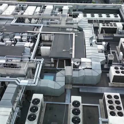 centro comercial con instalacion HVAC que en algun momento necesitara Mantenimiento HVAC para asegurar operación continua del sistema 