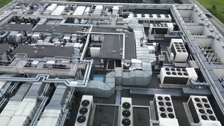 centro comercial con instalacion HVAC que en algun momento necesitara Mantenimiento HVAC para asegurar operación continua del sistema 