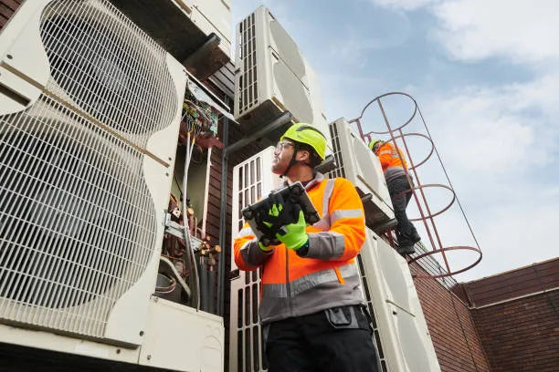 Hospital con falla en sistema HVAC afectando control de temperatura en áreas críticas 