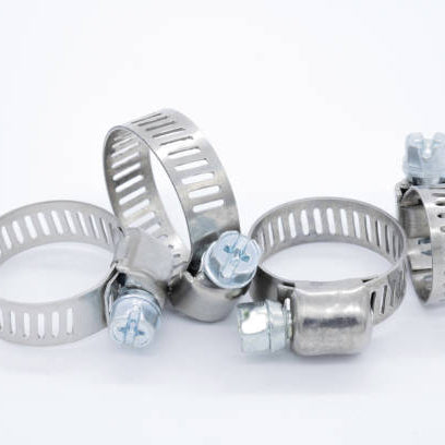 Abrazadera de presión vs abrazadera de tornillo: ¿cuál sujeta mejor?